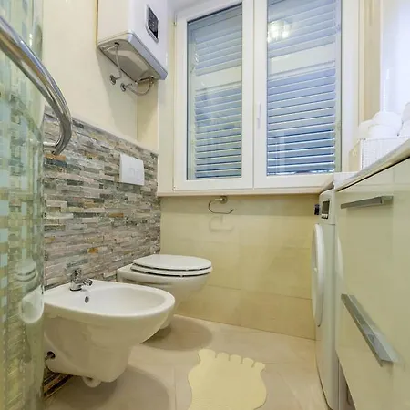 Chic In Center * Σπλιτ