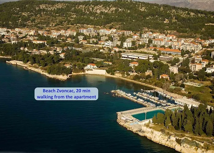 Chic In Center Split