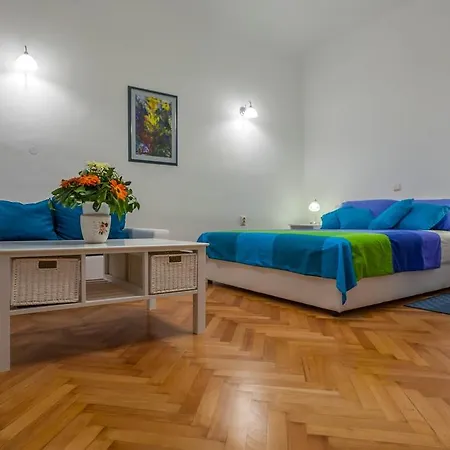 Appartement Chic In Center Split